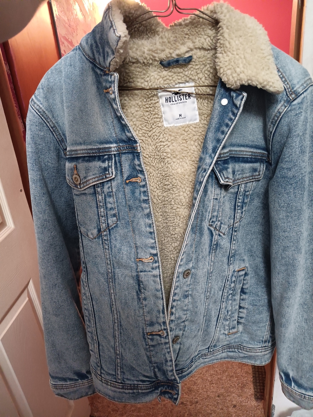 Hollister Light Wash Sherpa Denim Jacket in Blue and Cream (M)